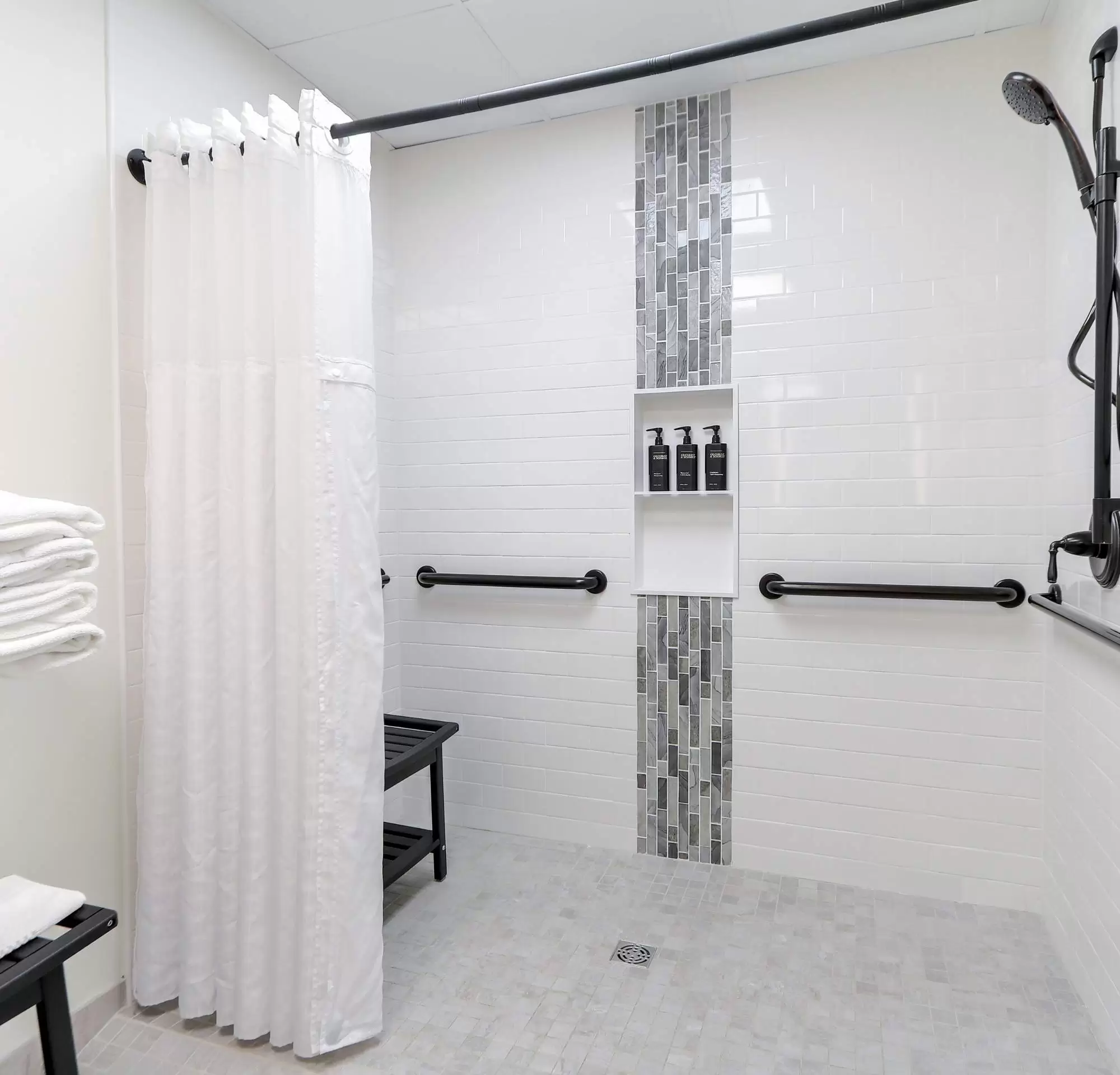Queen Accessible with Shower The Ramsey Pigeon Forge
