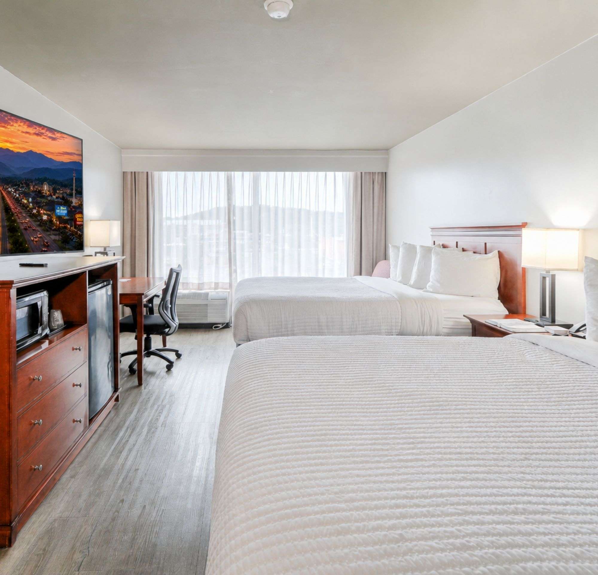 what is the best family friendly hotel in pigeon forge near dollywood